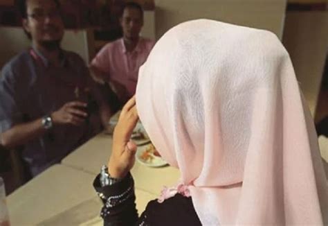 Ramai orang terlupa hak dan tanggungjawab selepas lafaz cerai diucapkan kepada isteri. Cerai Isteri Selepas Hisap "PUTING" - Salah siapa?? - SOM CHET