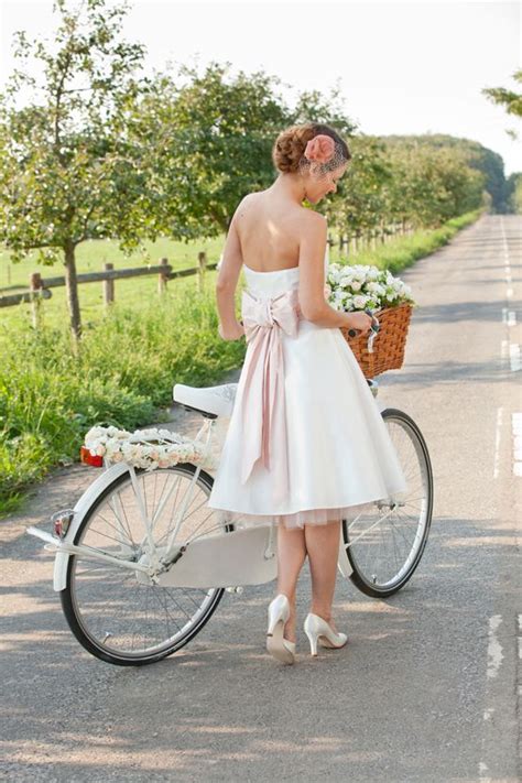 Wählen sie ein vintage hochzeitskleid von unsere weiße vintage kleider oder spitze vintage brautkleider aus. Hanna - Brautkleid von noni | Braut, Petticoat brautkleid ...