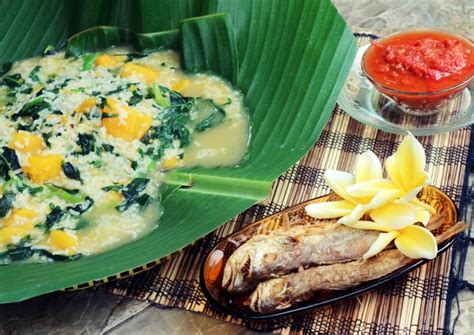 Hasilnya bingka lebih mirip bubur yang lebih berasa santan daripada labu kuning ha ha. Resep Bubur Manado Daun Gedi dan Labu Kuning oleh Tantri ...