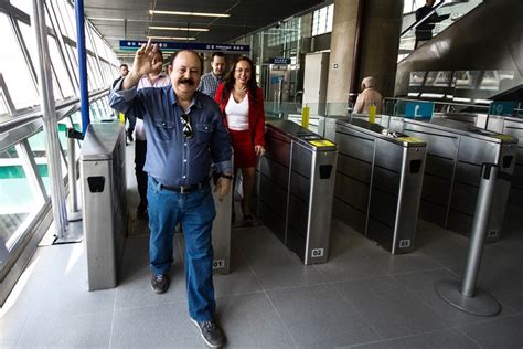 Conhecido por defender o projeto aerotrem como principal meio de transporte público e por ser o fundador e presidente nacional do prtb, o político levy fidelix morreu na madrugada deste. Levy Fidelix faz visita ao monotrilho em SP - Notícias ...