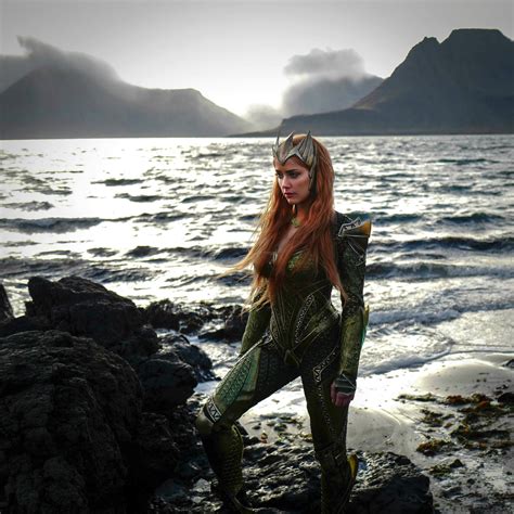 Wan directed heard and momoa, 41, in 2018's aquaman, which earned roughly $1.14 billion at the box office. FIRST LOOK at Amber Heard as Mera in Justice League