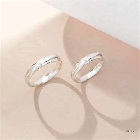Kesimpulannya, seorang lelaki muslim boleh memakai cincin kawin asal cincin itu tidak terbuat dari bahan emas. Tren Cincin Kawin Palladium 2020, Alternatif Pria Muslim ...