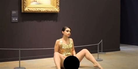 96 women show off every part of their bodies in inspiring, nsfw photos. Performance Artist Does Impromptu Reenactment Of 'The ...