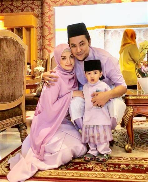 Koleksi pantun dan ucapan selamat ulang tahun perkahwinan terbaik untuk insan tersayang. "Terima Kasih Jadi Isteri Taat & Lahirkan Anak Lelaki ...