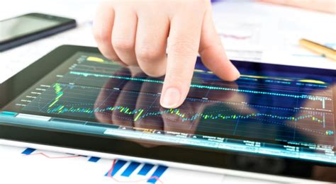 Terhitung turun tajam, dibanding penutupan minggu sebelumnya di 6.195. IHSG Diprediksi Menguat, Cek 6 Rekomendasi Saham Hari Ini ...