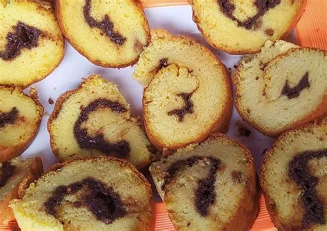 Sajian kue ini memang sangat pas dijadikan camilan di sore resep bolu jadul yang pertama adalah bolu jadul panggang. Resep Bolu gulung vanila Anti Gagal - Shelley Cookbook