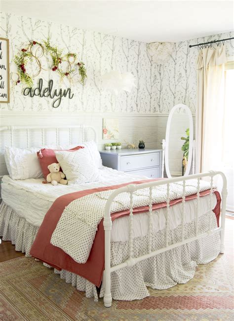 Even your teen may come to appreciate the full bedroom sets available here at rooms to go. Girls Bedroom Decor Ideas To Suit Many Personalities ...