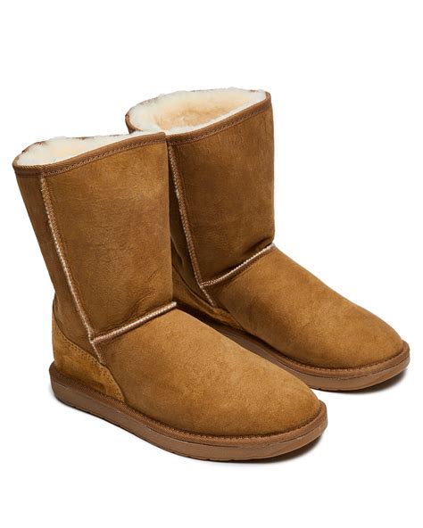 You will get ugg boots in david z stores in manhattan there are a couple of them around they have a very good store in soho if you google david z it will direct you to their website. Ugg Australia Mens Tidal 3 Quarter Ugg Boot - Chestnut ...