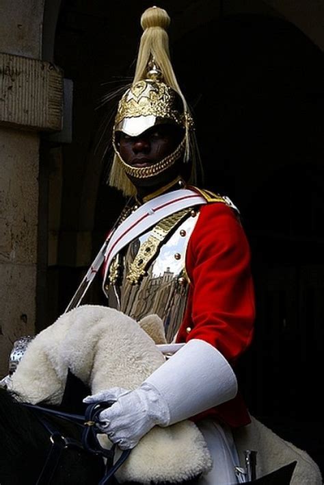 The queen's guard is made up of the st james's palace and buckingham palace. Horseguard at Buckingham Palace (With images) | Men in ...
