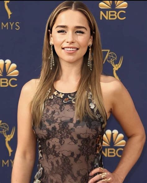 Watch emilia clarke riding a dragon in 'game of thrones' without cgi. Emilia Clarke in 2021 | Emilia clarke pics, Fashion ...