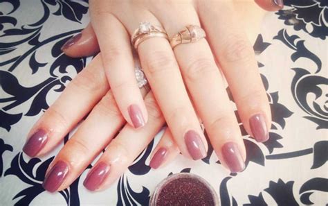 Las uñas francesas suelen lucir muy bien y son uno de los modelos de uñas más usados por las sigue estos pasos para lucir las mejores uñas francesas. Diseño De Uñas Para Piel Morena / Зимний Маникюр 2020 💅 - Топовые Тренды и Лучшие Идеи | VoVme ...