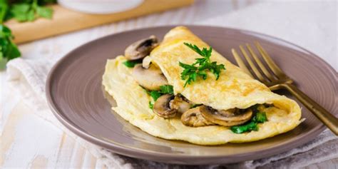 Omelet ebenarnya tidak eulit yang dipikirkan orang. 5 Resep Cara Membuat Telur Dadar Padang yang Enak, Tebal, dan Gulung Sederhana | Diadona.id