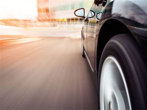 Jun 26, 2021 · un excès de vitesse sur une route limitée à 90 km/heure, alors qu'il conduit une voiture sans permis (allier) article réservé aux abonnés publié le 26/06/2021 à 16h00 Pourquoi ralentir sur la route, à quoi sert de réduire sa ...