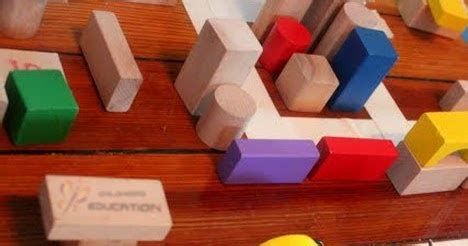 Invite children to think about the homes and buildings in a town and build them together with the blocks. Block activity for preschoolers | Childhood Education