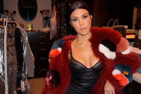 Helena noguerra nu est la petite soeur de la chanteuse à voix lio. Kourtney Kardashian nue pour son 38ème anniversaire