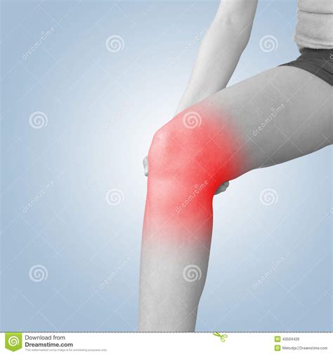 Dolore Acuto In Un Ginocchio Mano Femminile Della Tenuta ...