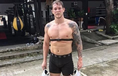 Marthin hamlet nielsen begann bereits im alter von fünf jahren zusammen mit seinem um ein jahr älteren bruder marius in oslo mit dem ringen. Hamlet Nielsen klar for proffdebut i MMA