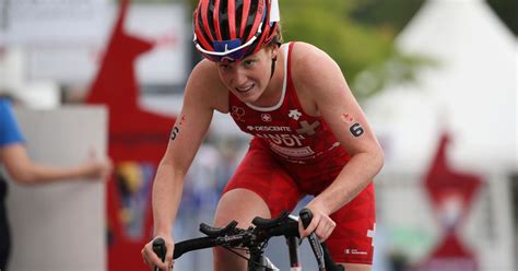 Jolanda annen née le 11 septembre 1992 à schattdorf en suisse est une triathlète et duathlète professionnelle championne de suisse de duathlon en 2013 et de triathlon en 2015. Triathlon: Jolanda Annen prend la médaille d'argent - rts ...