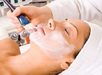 Oleh karena itu, sebaiknya anda melakukan uji pelembap merupakan salah satu terapi tambahan (adjunctive) untuk jerawat. 30 Manfaat Facial Wajah Secara Teratur - Manfaat.co.id