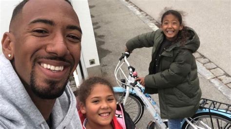 Find the perfect jerome boateng stock photos and editorial news pictures from getty images. Happy Daddy: Jérôme Boateng genießt Zeit mit seinen ...