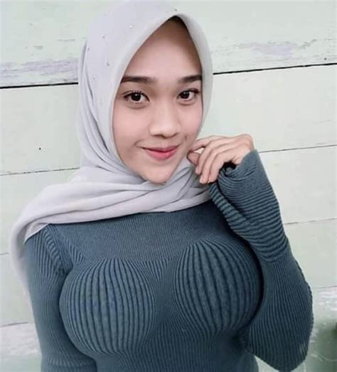 Prank pacar minta pap tt asli tonton videonya sampai selesai biar paham dan gak salah paham ok. Perempuan Berjilbab Ketat Mempesona - Republic Renger Cantik