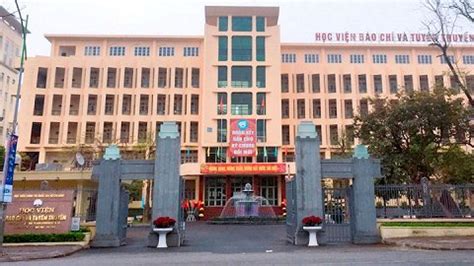 Bộ ngoại giao vừa tổ chức công bố và trao các quyết định điều động, bổ nhiệm nhân sự cấp vụ. Chuyên ngành Kinh tế quốc tế của trường học viện ngoại giao