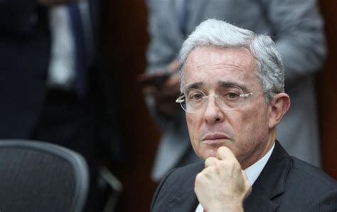 En febrero de 2007, el presidente álvaro uribe vélez declaró a la prensa francesa que, si bien hasta el momento lo que hay son rumores sin confirmar, existe una información reciente de que la ex candidata presidencial podría encontrarse fuera del país. ¿De dónde saldría la foto pornográfica que Álvaro Uribe ...