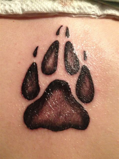 When you can't find a drawing you like for a paw print. Pin by Christine Ward on Loves | Wolf paw print, Wolf paw ...