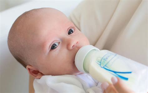 Cara memilih susu formula untuk bayi. Kapan Bisa Memberikan Susu Tambahan untuk Bayi ASI ...