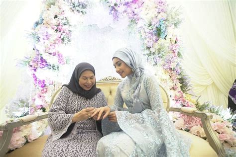 Singer yuna and director adam sinclair have finally tied the knot. 10 Gambar Comel Adam Sinclair Buatkan Yuna Jatuh Hati