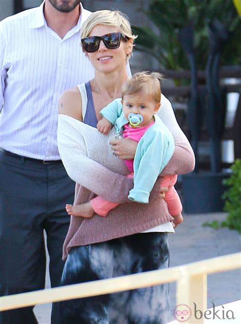 Go to fandando and search for mancora for more information. Elsa Pataky con su hija India Rose en brazos paseando por ...