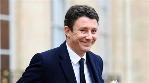 The couple were held for questioning on sunday after benjamin griveaux, a close ally of the french president, filed a complaint for privacy violation, according to the prosecutor's office. "Abruti" , "fils de p*te" ... quand Benjamin Griveaux s'en ...