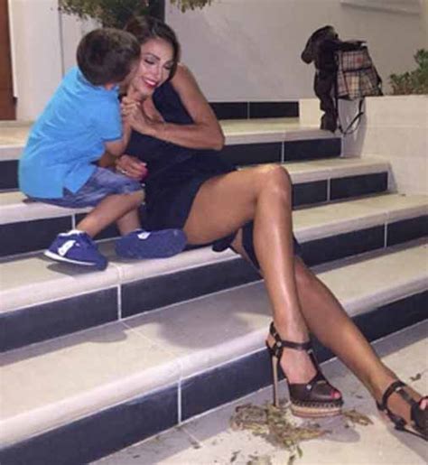 Jun 17, 2021 · gigi d'alessio dimentica anna tatangelo a un oltre anno dalla separazione: Anna Tatangelo sexy in piscina: fa la sirena con Gigi D ...