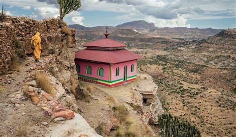 With deep canyons and bizarrely jagged mountains sculpting scenery so awesome that if you saw it in a painting you might question whether it was real, the simien mountains are one of the most beautiful mountain ranges in africa. » Informations utiles si vous prévoyez un voyage en Ethiopie