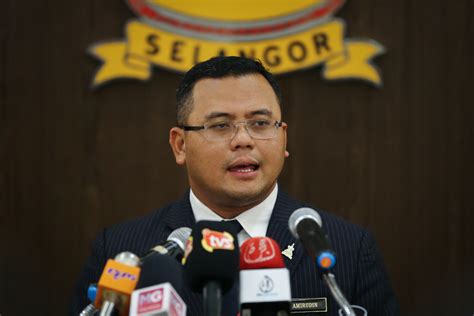 Menteri dalam negeri datuk seri hamzah zainudin (dua, kanan). Tiada pertemuan sulit MB Selangor-Azmin-Hamzah, kata ...