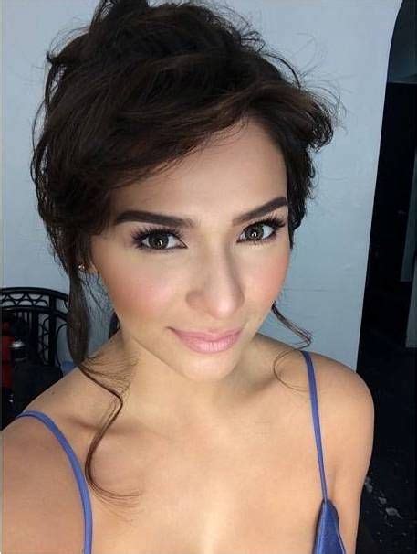 Jennylyn answers the issue that she is living in with boyfriend, dennis trillo. Jen selfie photo for her new endorsement. | Filipina ...