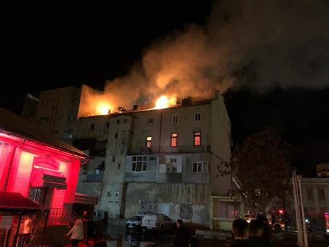 O femeie a ars de vie, iar alta a juns de urgență la spital. Incendiu puternic în centrul Constanţei. A luat foc ...