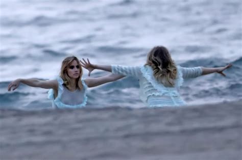 Suki Waterhouse nip slip pictures – 18 high-quality photos for you