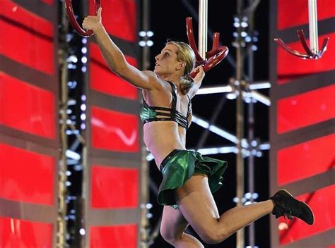 Graff's day job as a stuntwoman for the cbs show supergirl serves as. Jessie Graff Takes On American Ninja Warrior, Becomes Hero ...