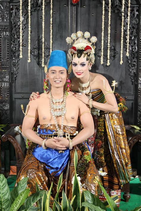 Set melati ronce solo putri. Rias dan Make Up Pengantin Paes Ageng - Make Up Rias ...