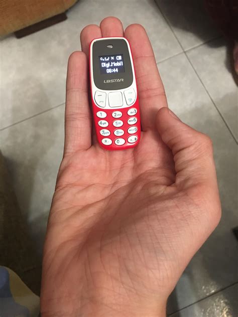 Well, the world's smallest smartphone will soon be released and it will have many of the features found on bigger smartphones. My father brought me the smallest phone in the world ...