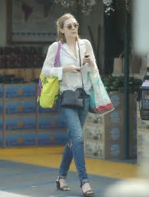 Collection with 1250 high quality pics. Elizabeth Olsen in Tight Jeans -05 | GotCeleb