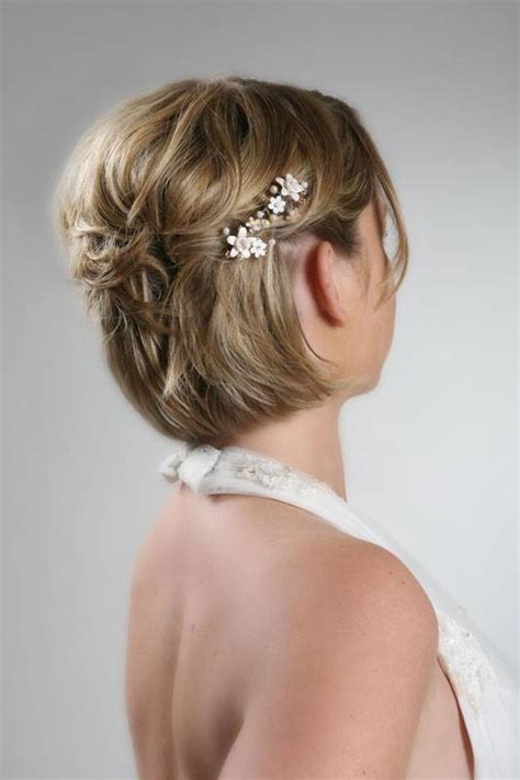 To have the most fun possible and help the bride with anything that might come up, we love short, effortless hairstyles on bridesmaids. 2014 Bridesmaid Hairstyles for Short Hair | Short ...