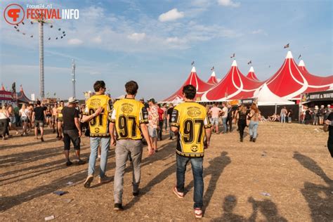 Und das vor 15.000 begeisterten besuchern im megatent auf zwarte cross! Omar Souleyman op Zwarte Cross Festival 2019 foto op ...