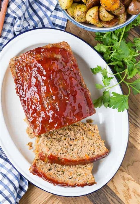 Spread tomato sauce topping on the meatloaf, completely covering the top. Tomato Paste Meatloaf Topping : Sauce For Meatloaf With ...