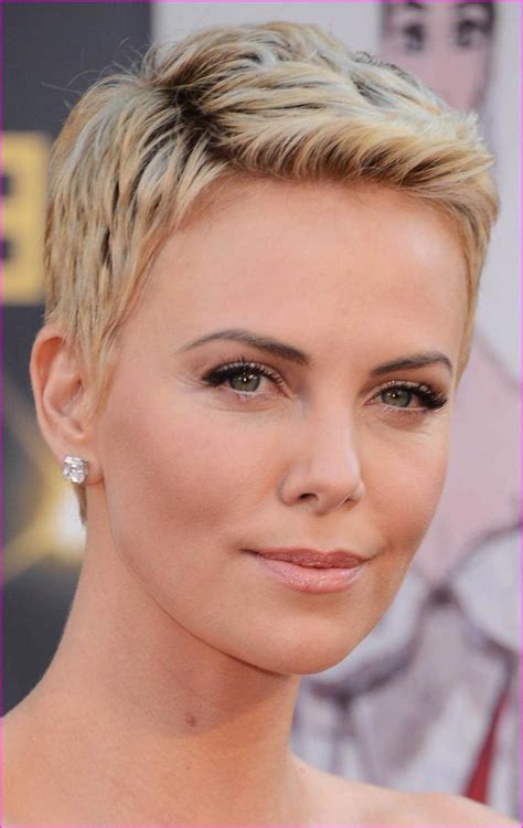 42 coolest short pixie cuts and hairstyles trends in 2019. Pixie Účesy 2019 / New Pixie Haircut Ideas in 2019 - The ...