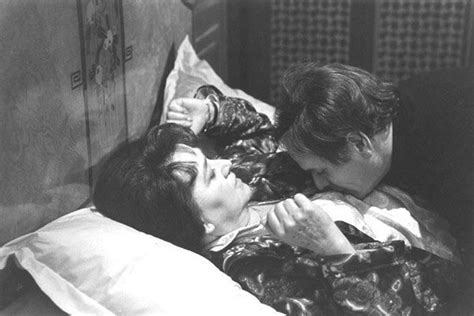 Throat slashed by peter bonke in pier. Jacqueline Maillan con Jean-François Stévenin