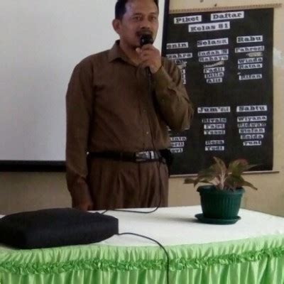 Melahirkan warga sekolah yang berakhlak mulia, beretika murni dan berdaya saing yang sihat. MENJADI PENGAWAS SEKOLAH BERKUALITAS (TANGGUH, PROFESIONAL ...