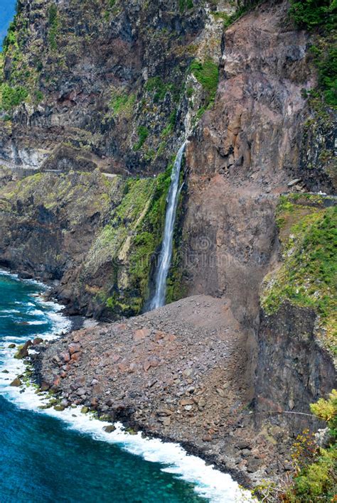 This one is one of them, the natural swimming pools in seixal (discovermadeira, νοε 2018). Cachoeiras De Seixal Em Madeira Imagem de Stock - Imagem ...