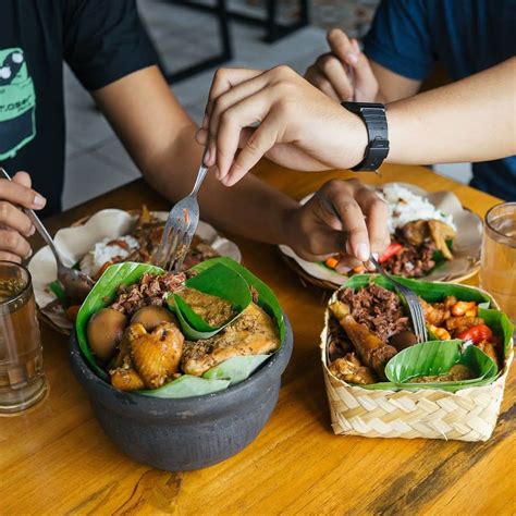 Nah, pada kali ini juga cakbagus akan membagikan sketsa buah buahan yang mudah ditiru. 47 Daftar Makanan Khas Jogja dari Tradisional sampai Kekinian